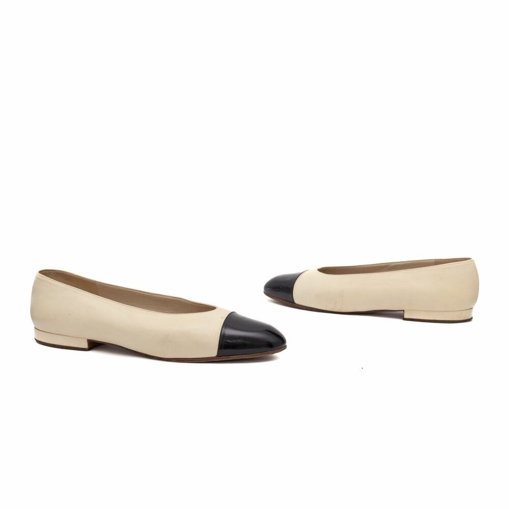 Vintage Chanel Beige/Black Leather Ballet Cap Toe Flats Size 36 US 6